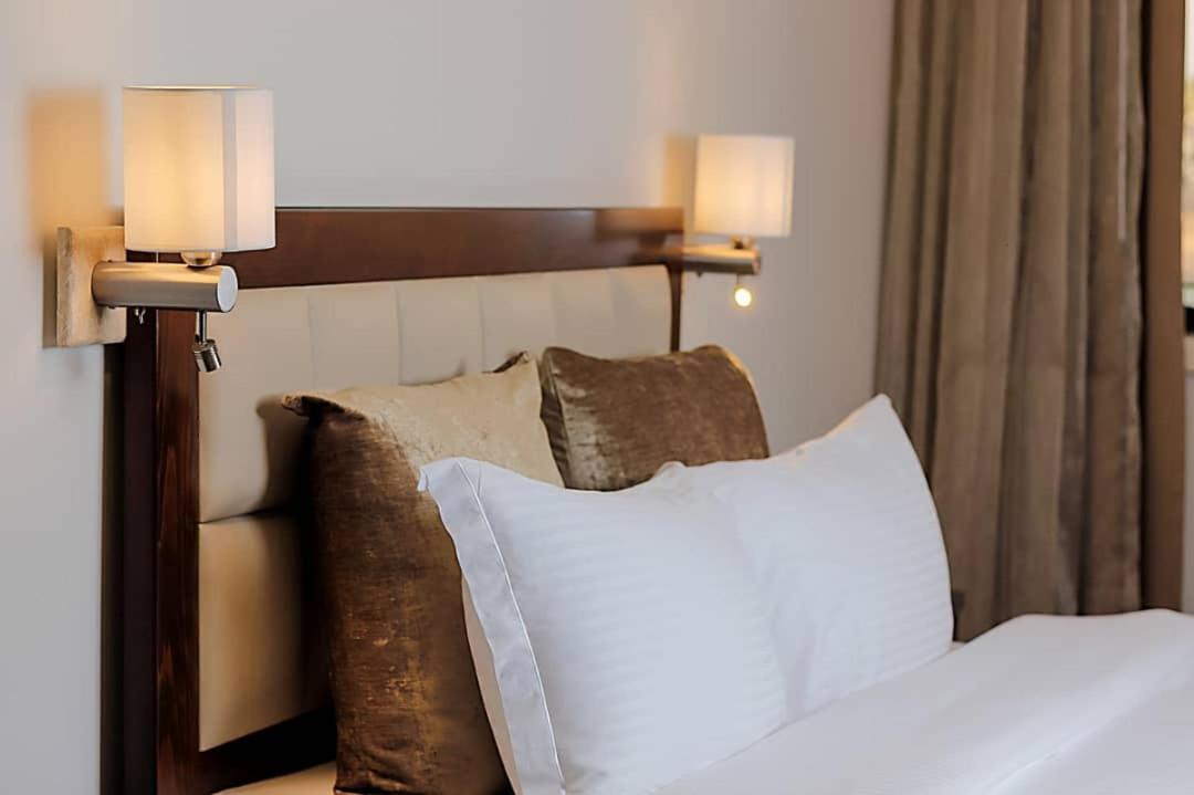 Mamba Point Hotel ฟรีทาวน์ ภายนอก รูปภาพ