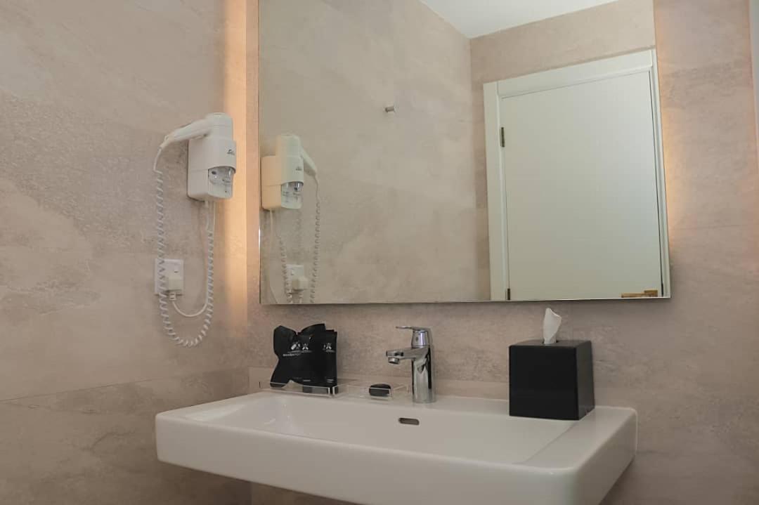 Mamba Point Hotel ฟรีทาวน์ ภายนอก รูปภาพ