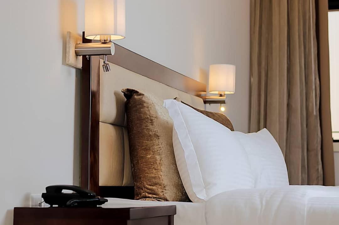 Mamba Point Hotel ฟรีทาวน์ ภายนอก รูปภาพ